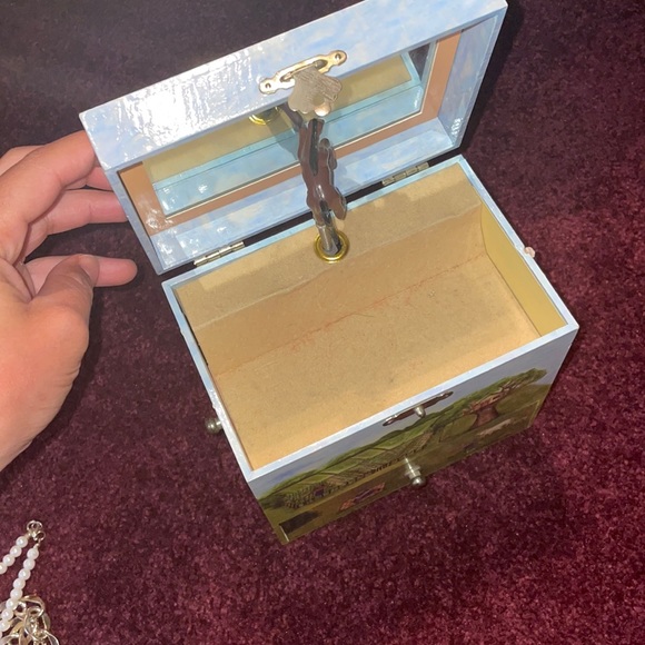 Jewlrey Box with turning horse - Picture 1 of 6